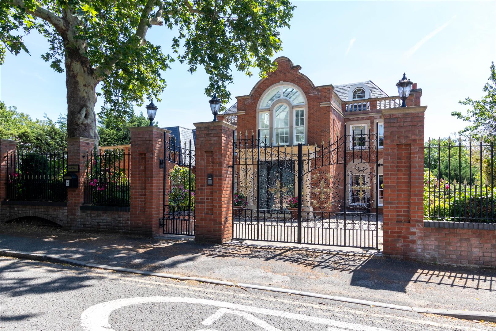 9 bed property in George Road, Surrey